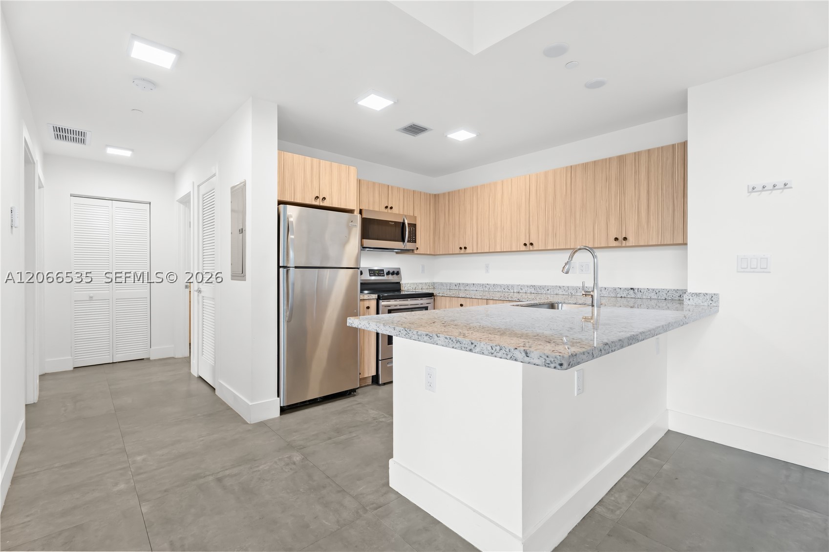 2010 SW 25th Ter #204, Miami FL 33133