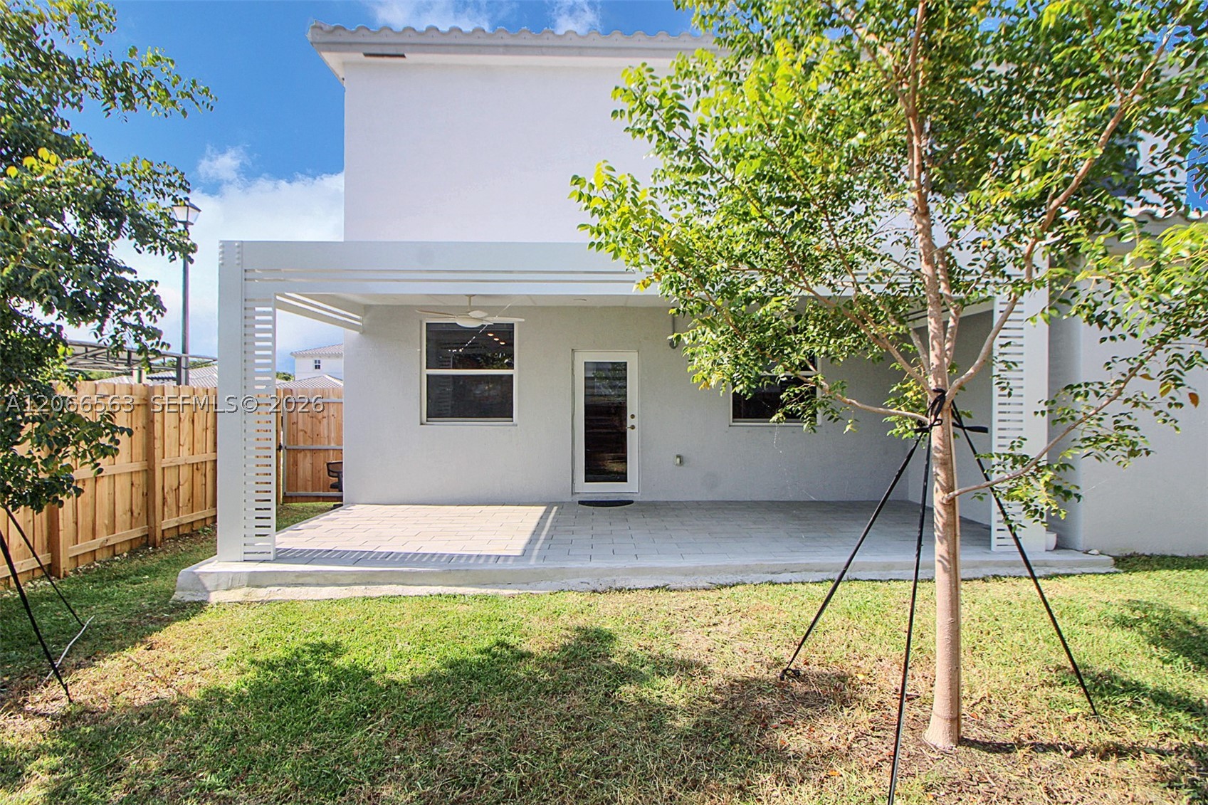 879 SE 26th Ter, Homestead FL 33035