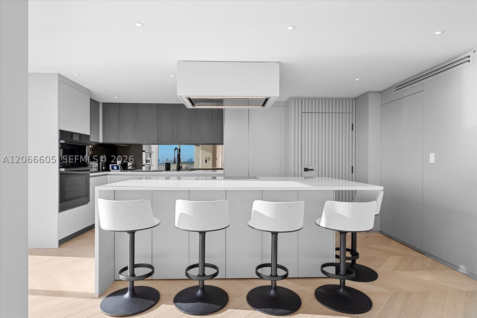 881 Ocean Dr #11H, Key Biscayne FL 33149