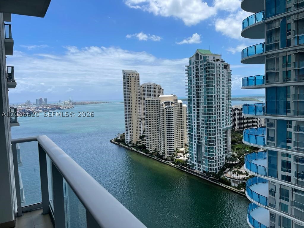 300 S Biscayne Blvd #T-2804, Miami FL 33131
