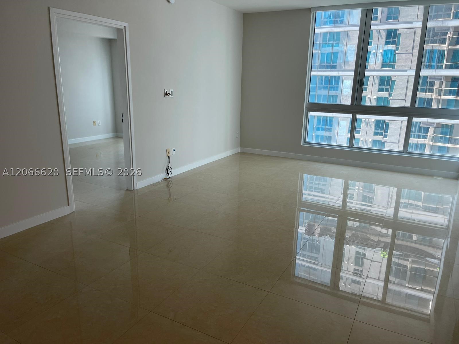 300 S Biscayne Blvd #T-2804, Miami FL 33131