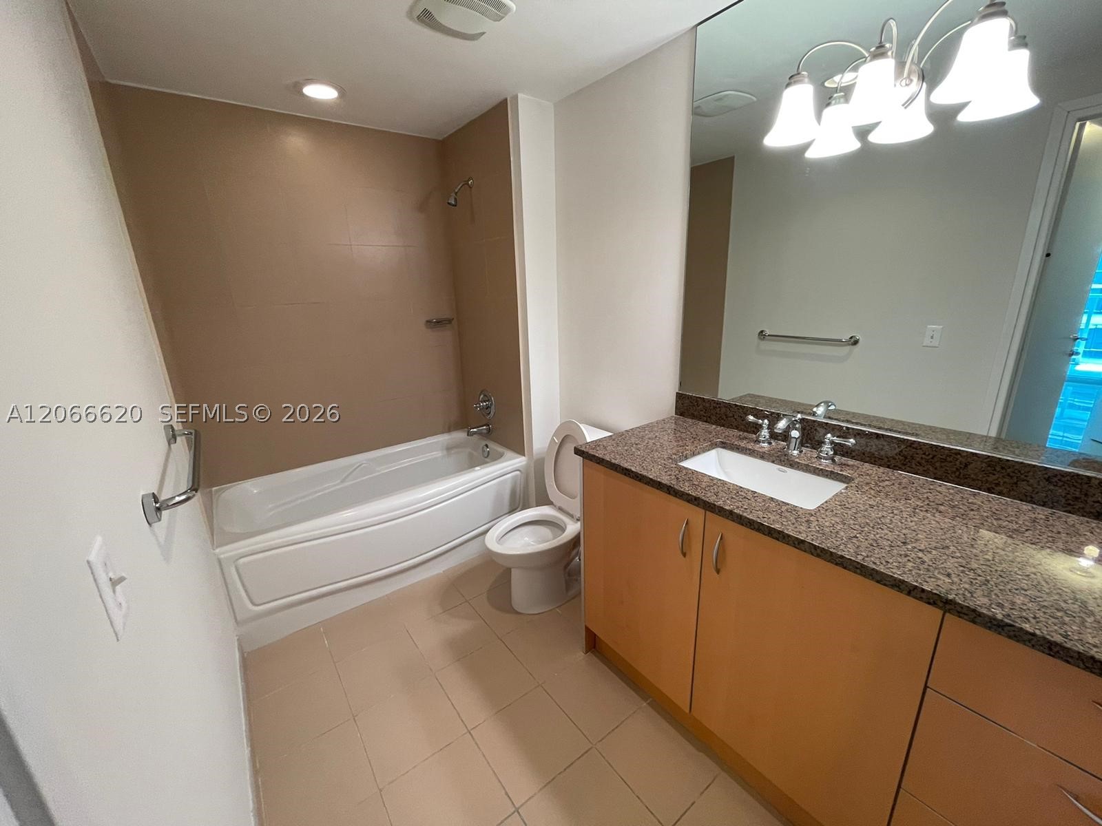 300 S Biscayne Blvd #T-2804, Miami FL 33131