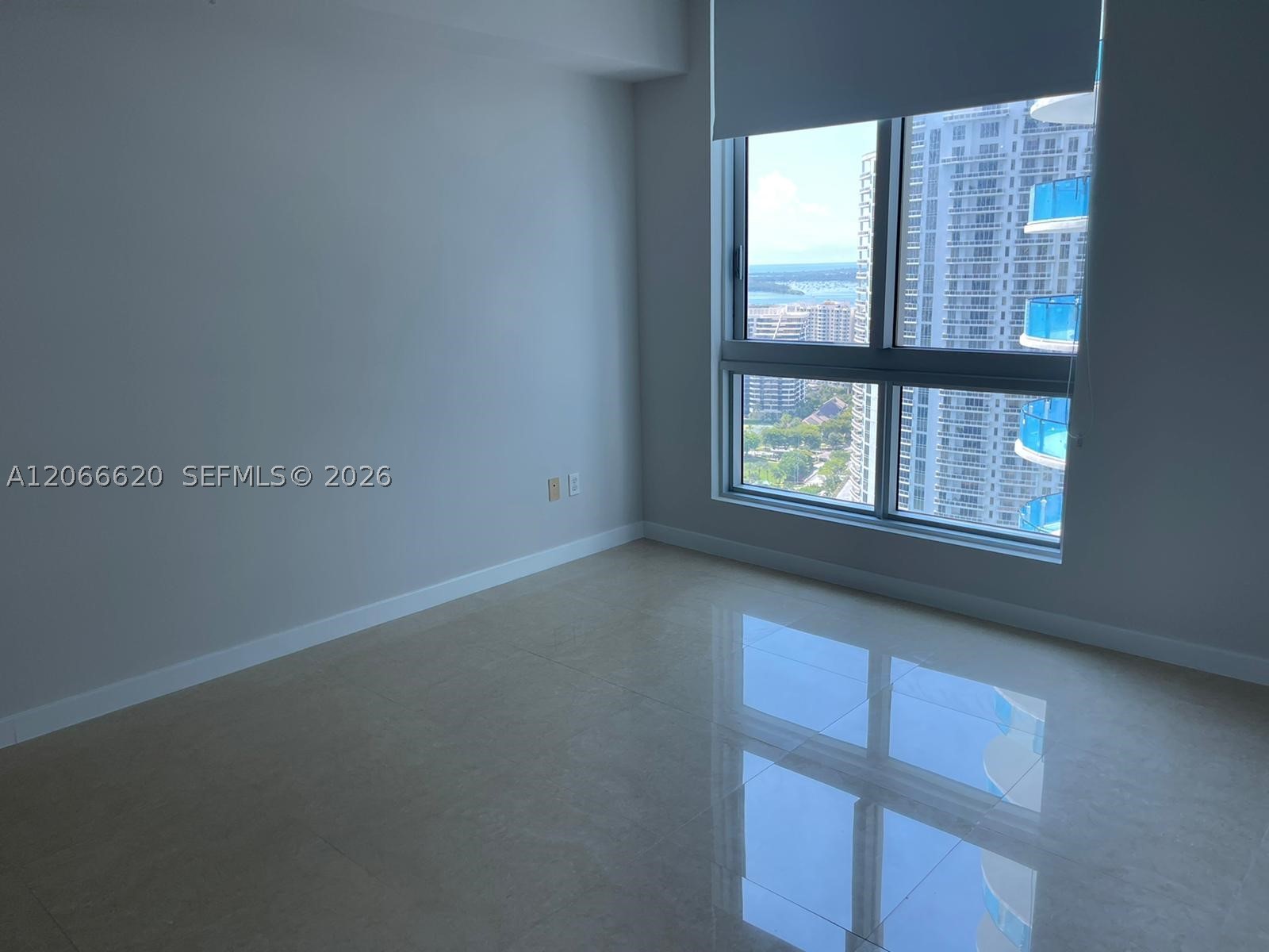 300 S Biscayne Blvd #T-2804, Miami FL 33131