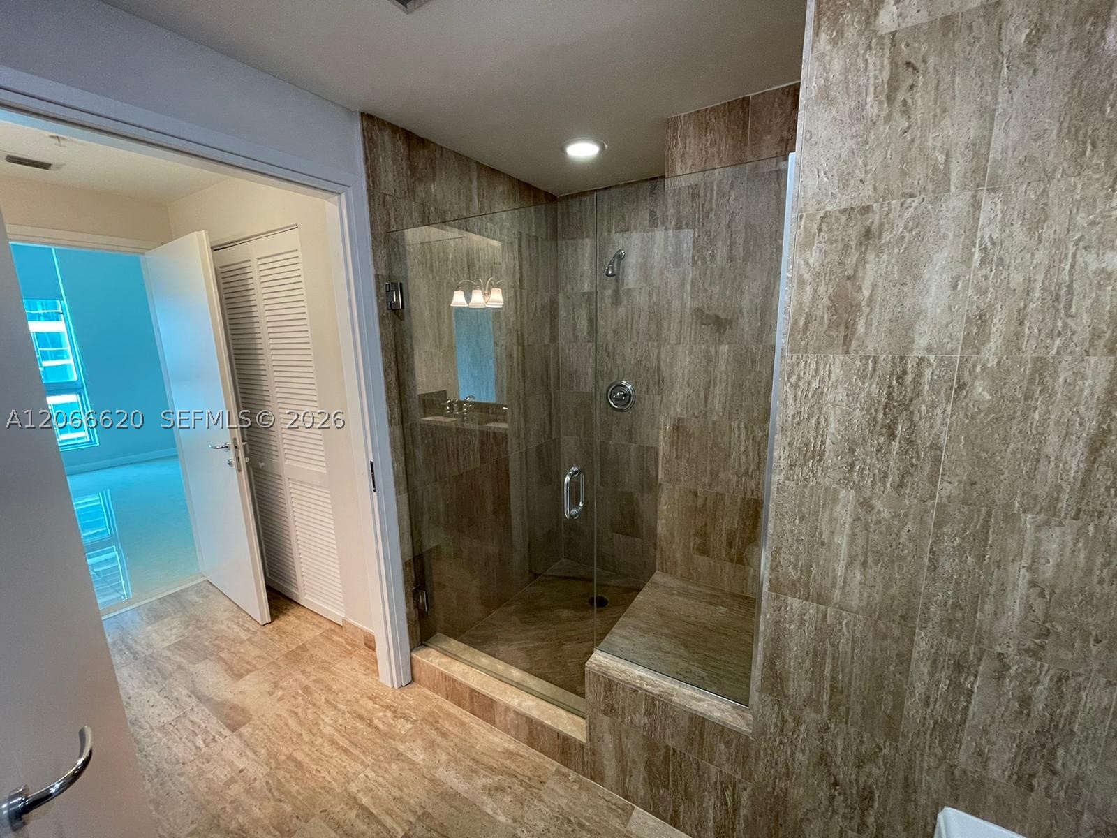 300 S Biscayne Blvd #T-2804, Miami FL 33131