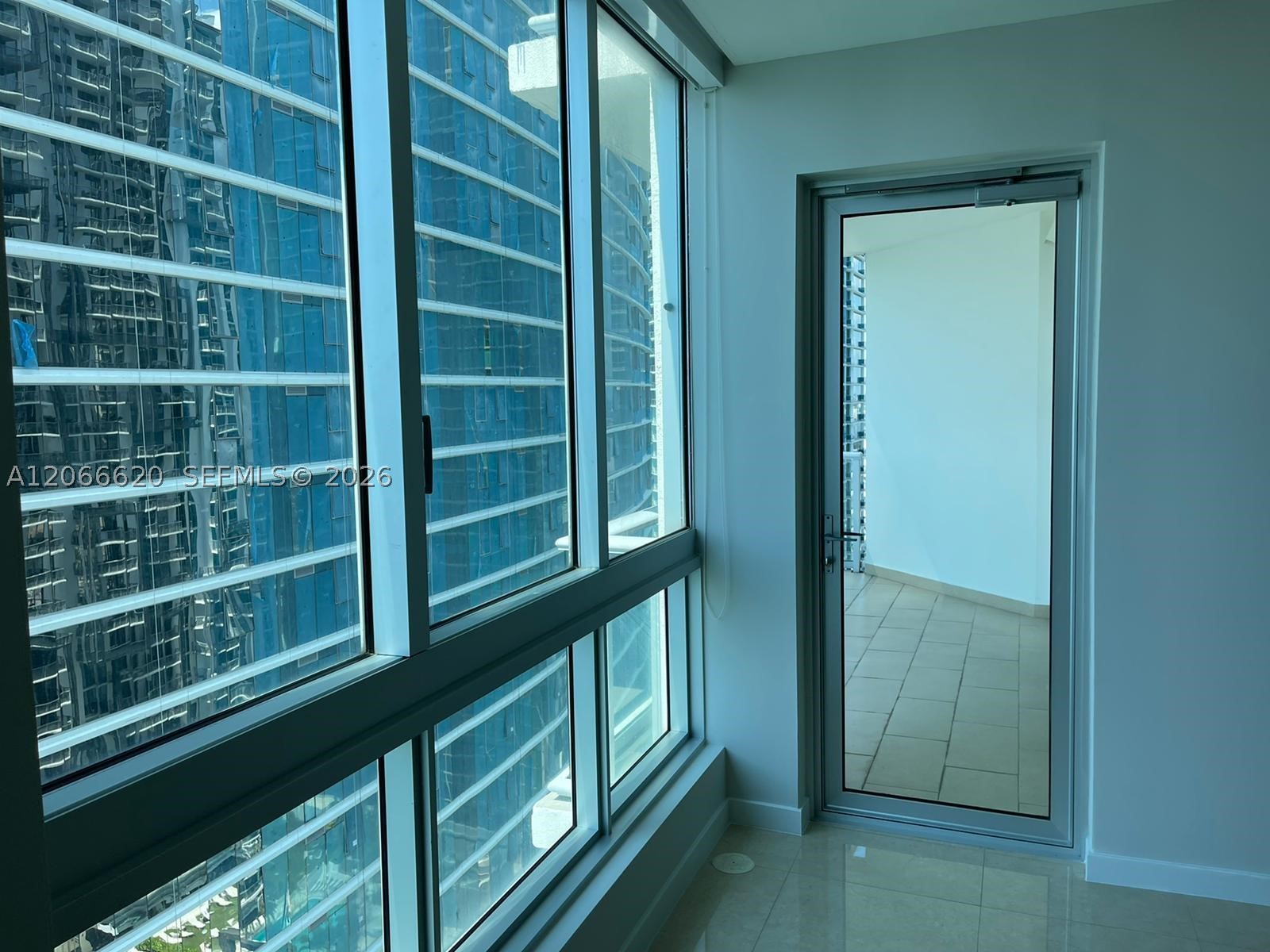 300 S Biscayne Blvd #T-2804, Miami FL 33131