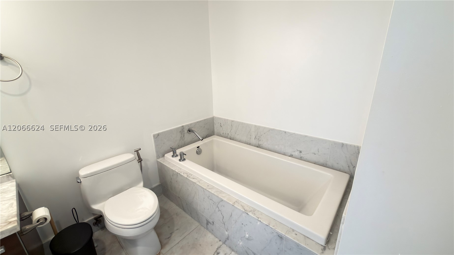 244 Biscayne Blvd #808, Miami FL 33132
