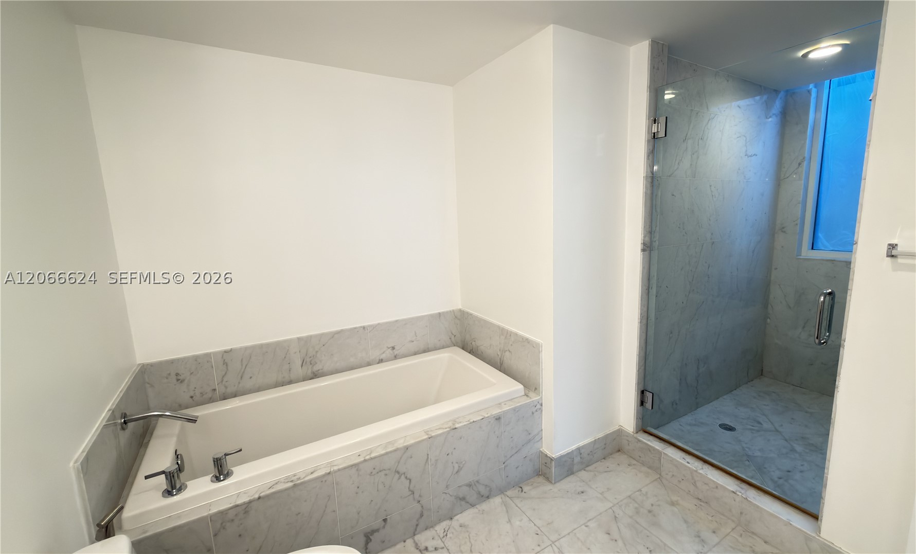 244 Biscayne Blvd #808, Miami FL 33132