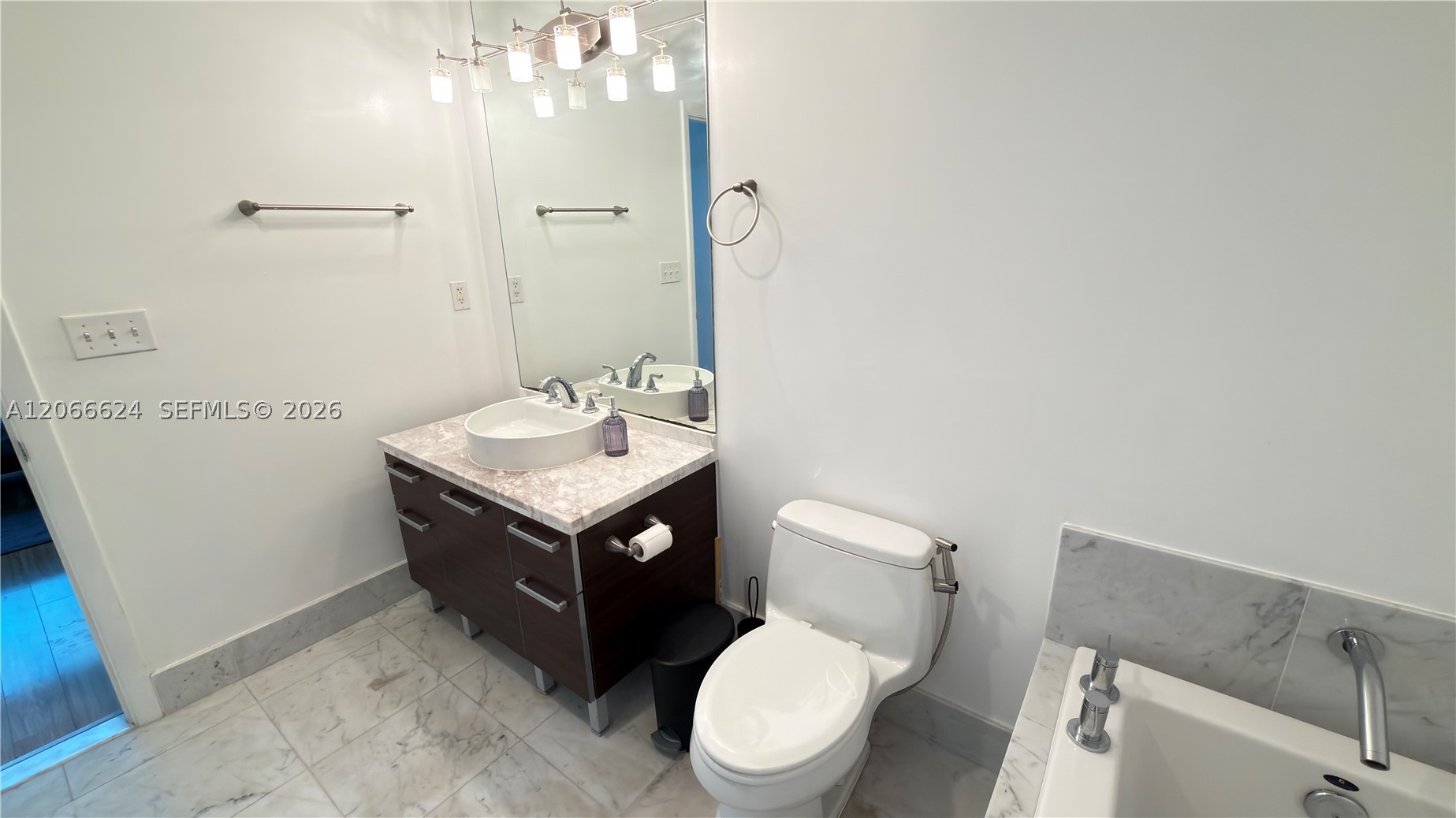 244 Biscayne Blvd #808, Miami FL 33132
