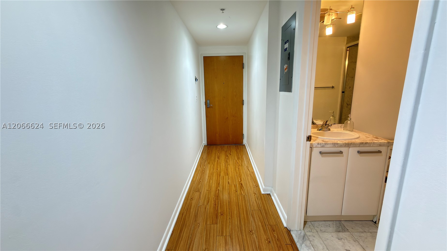 244 Biscayne Blvd #808, Miami FL 33132