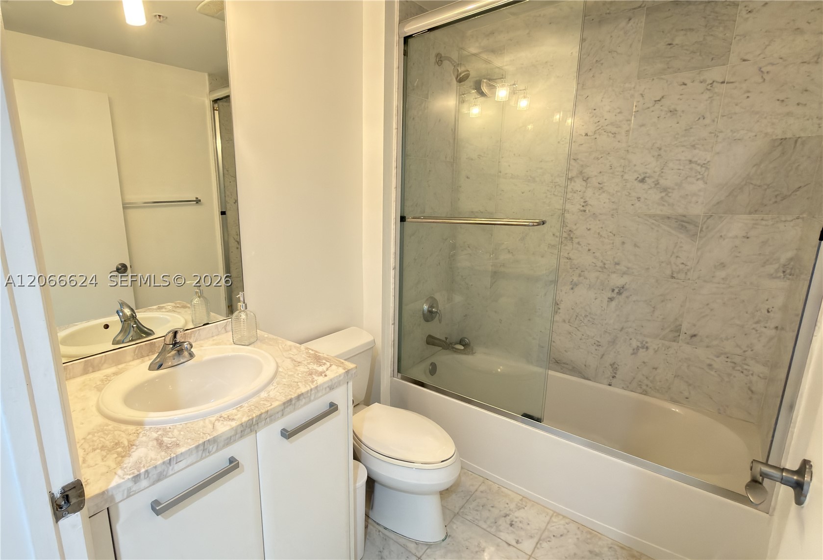 244 Biscayne Blvd #808, Miami FL 33132