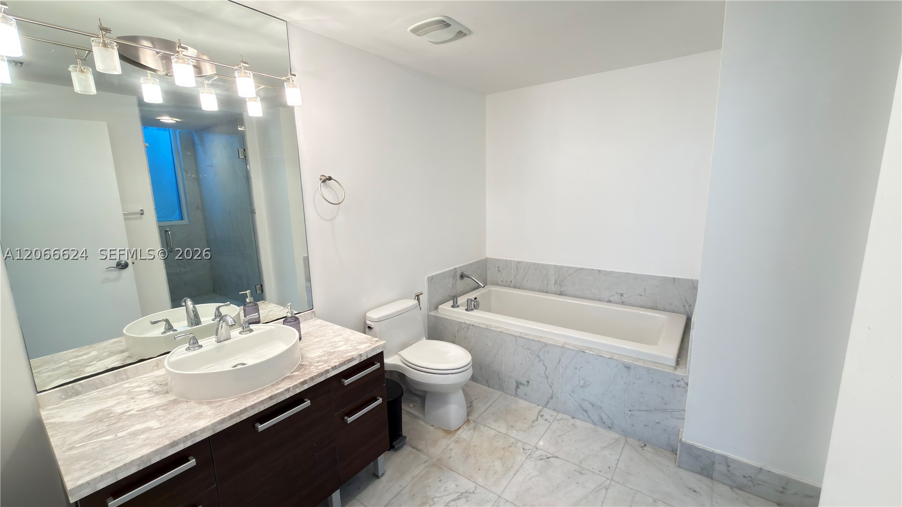 244 Biscayne Blvd #808, Miami FL 33132