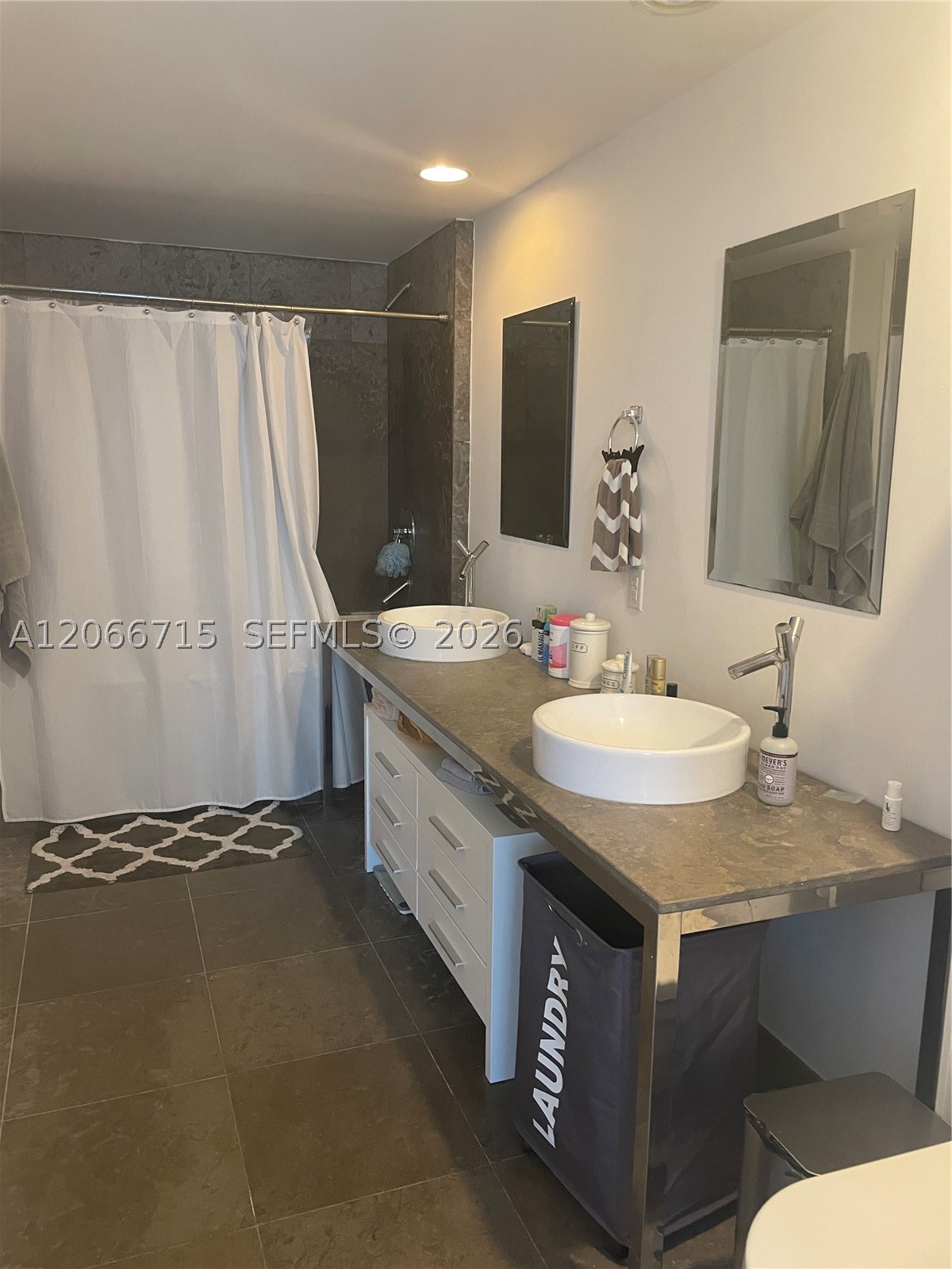 475 Brickell Ave #2511, Miami FL 33131