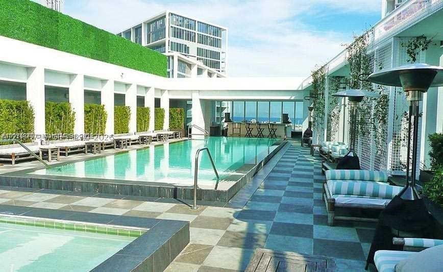 475 Brickell Ave #2511, Miami FL 33131