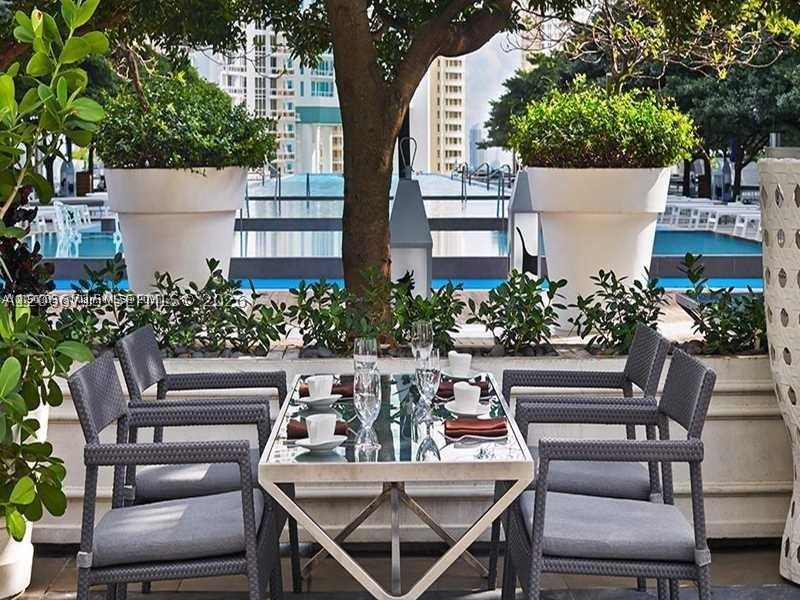 475 Brickell Ave #2511, Miami FL 33131