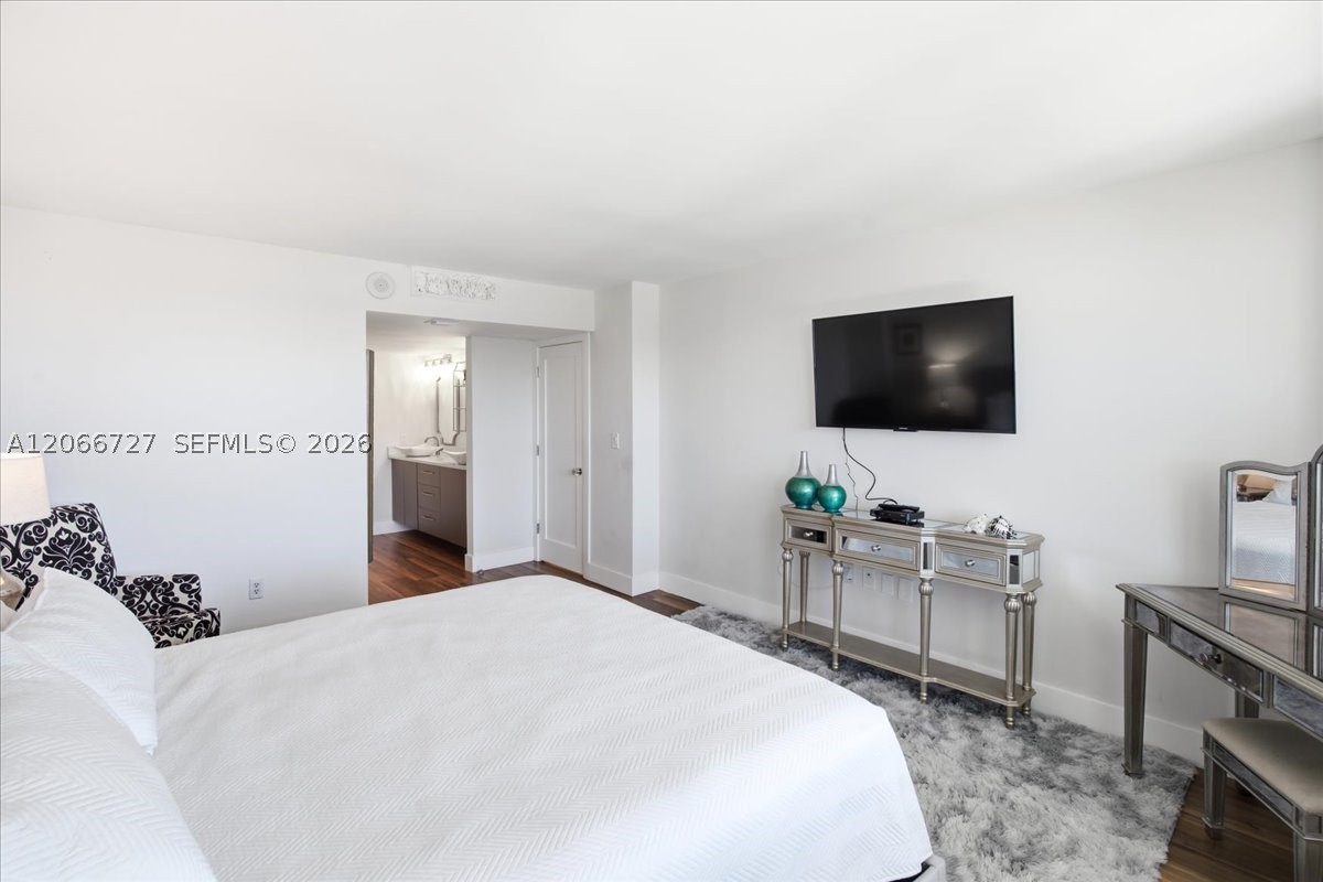 199 Ocean Lane Dr #1207, Key Biscayne FL 33149