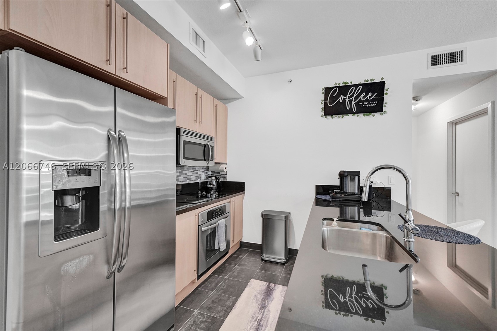 79 SW 12th St #3608-S, Miami FL 33130