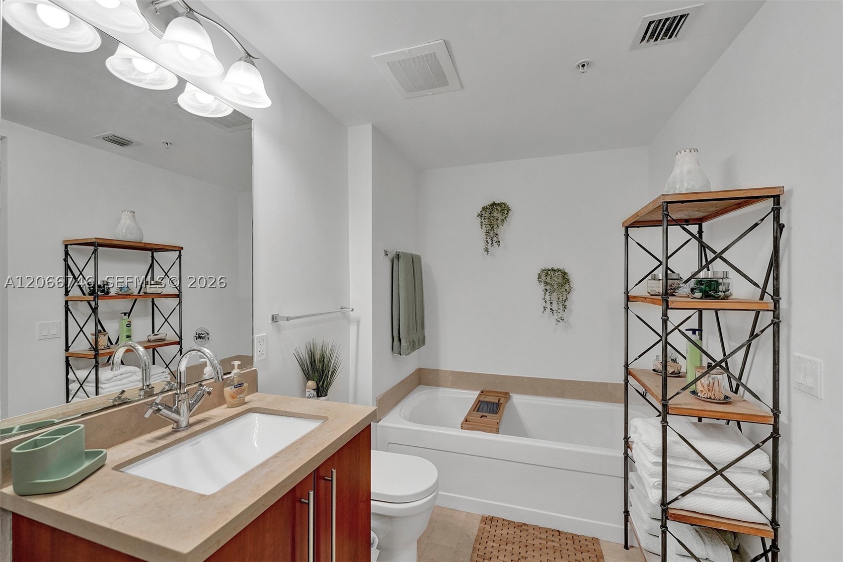 79 SW 12th St #3608-S, Miami FL 33130