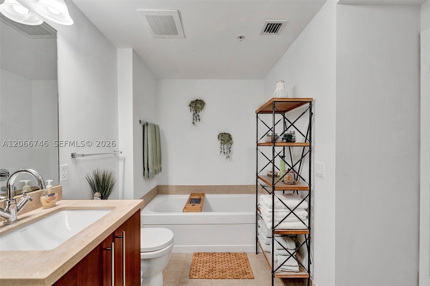 79 SW 12th St #3608-S, Miami FL 33130