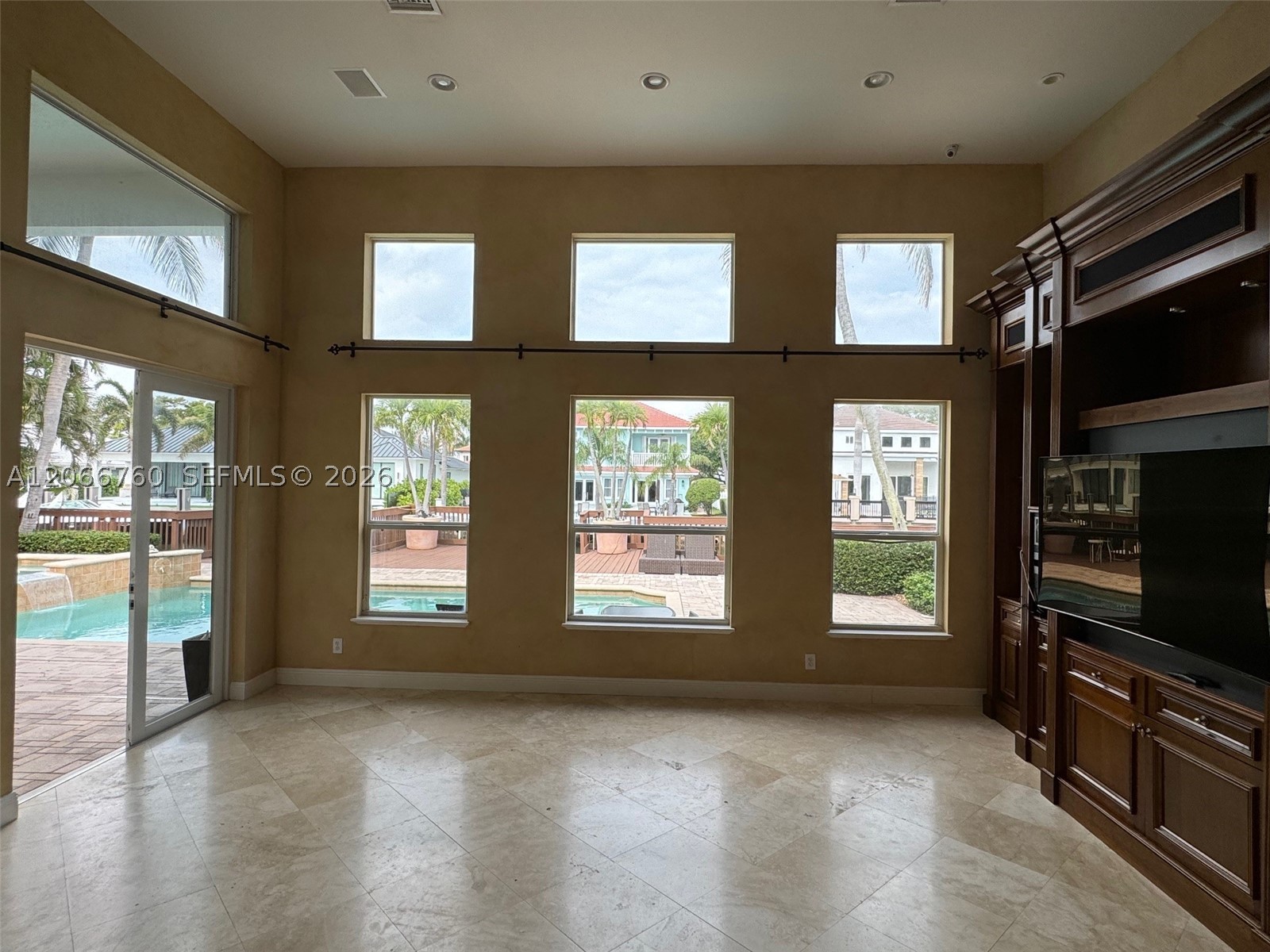 891 Captiva Dr, Hollywood FL 33019