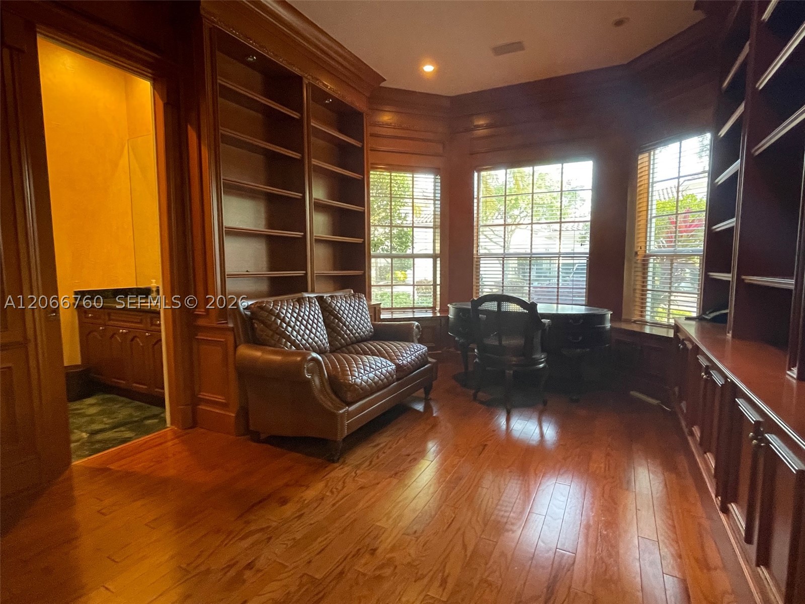891 Captiva Dr, Hollywood FL 33019