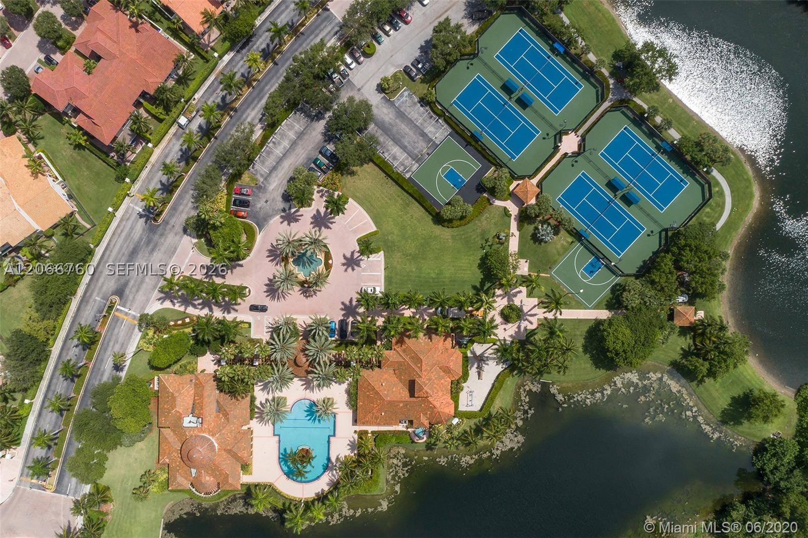 891 Captiva Dr, Hollywood FL 33019