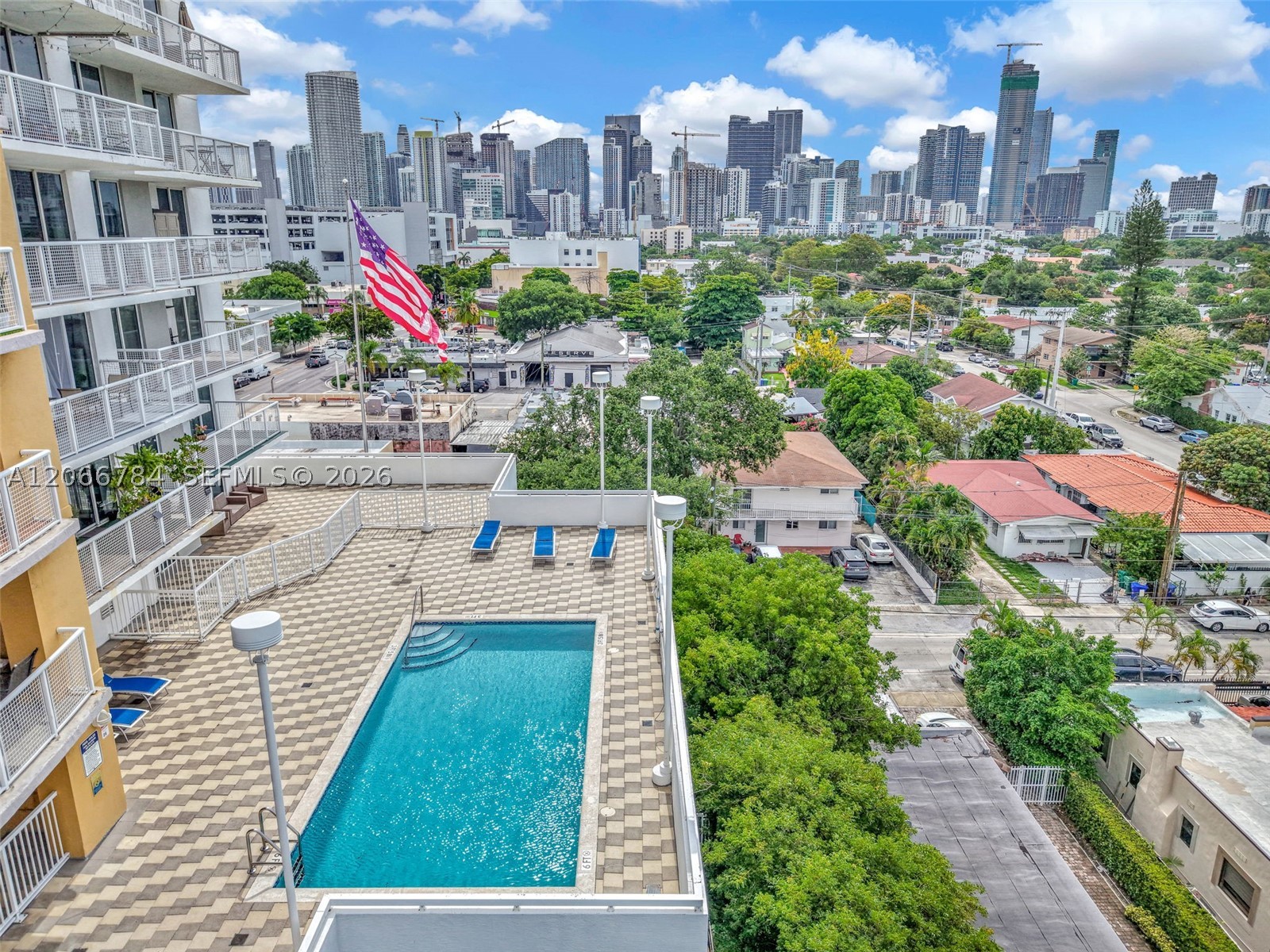 900 SW 8th St #908, Miami FL 33130
