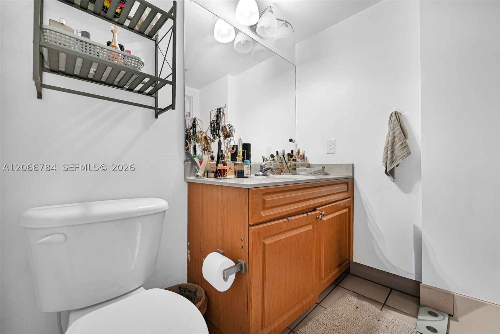 900 SW 8th St #908, Miami FL 33130