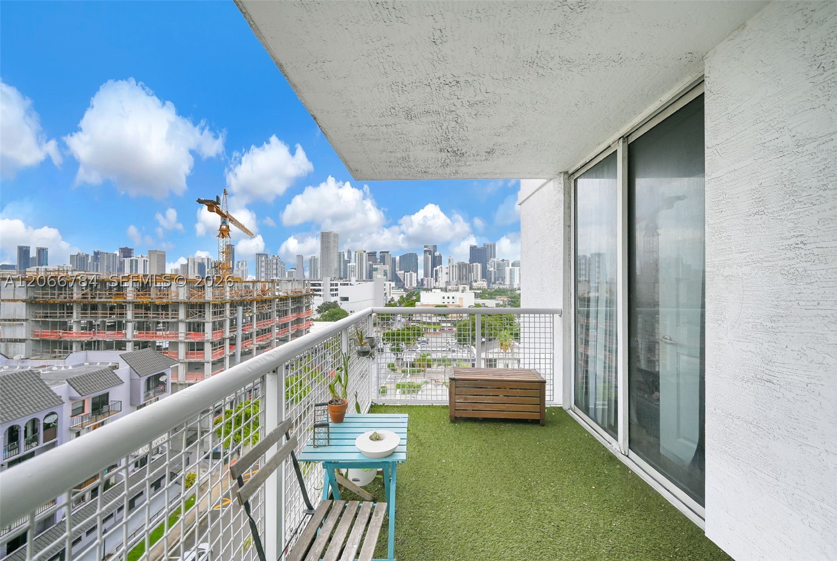 900 SW 8th St #908, Miami FL 33130