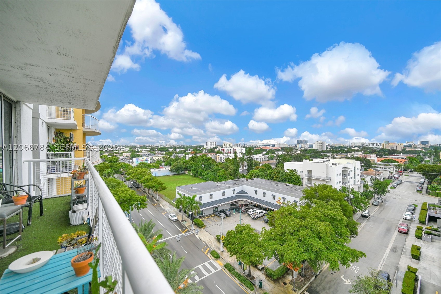 900 SW 8th St #908, Miami FL 33130