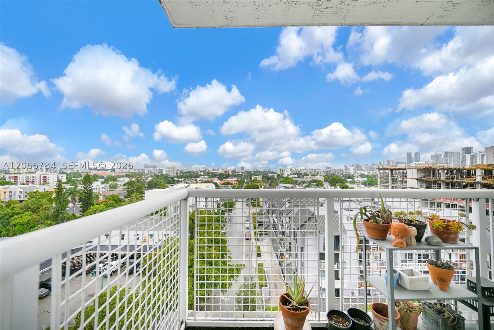 900 SW 8th St #908, Miami FL 33130