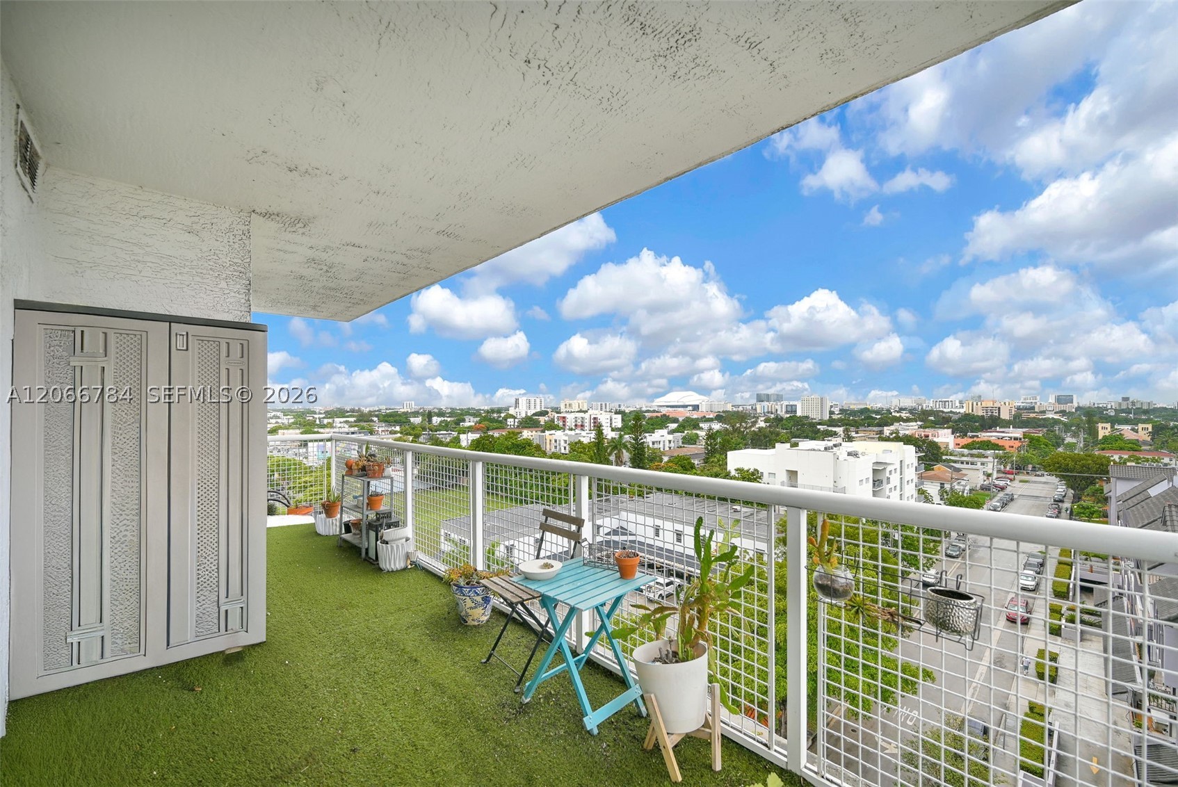 900 SW 8th St #908, Miami FL 33130