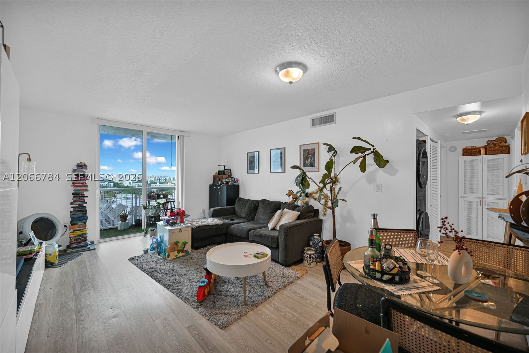 900 SW 8th St #908, Miami FL 33130
