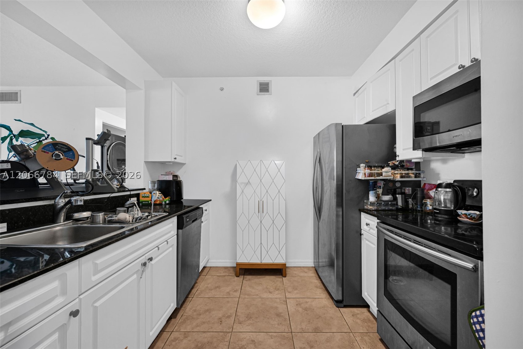 900 SW 8th St #908, Miami FL 33130