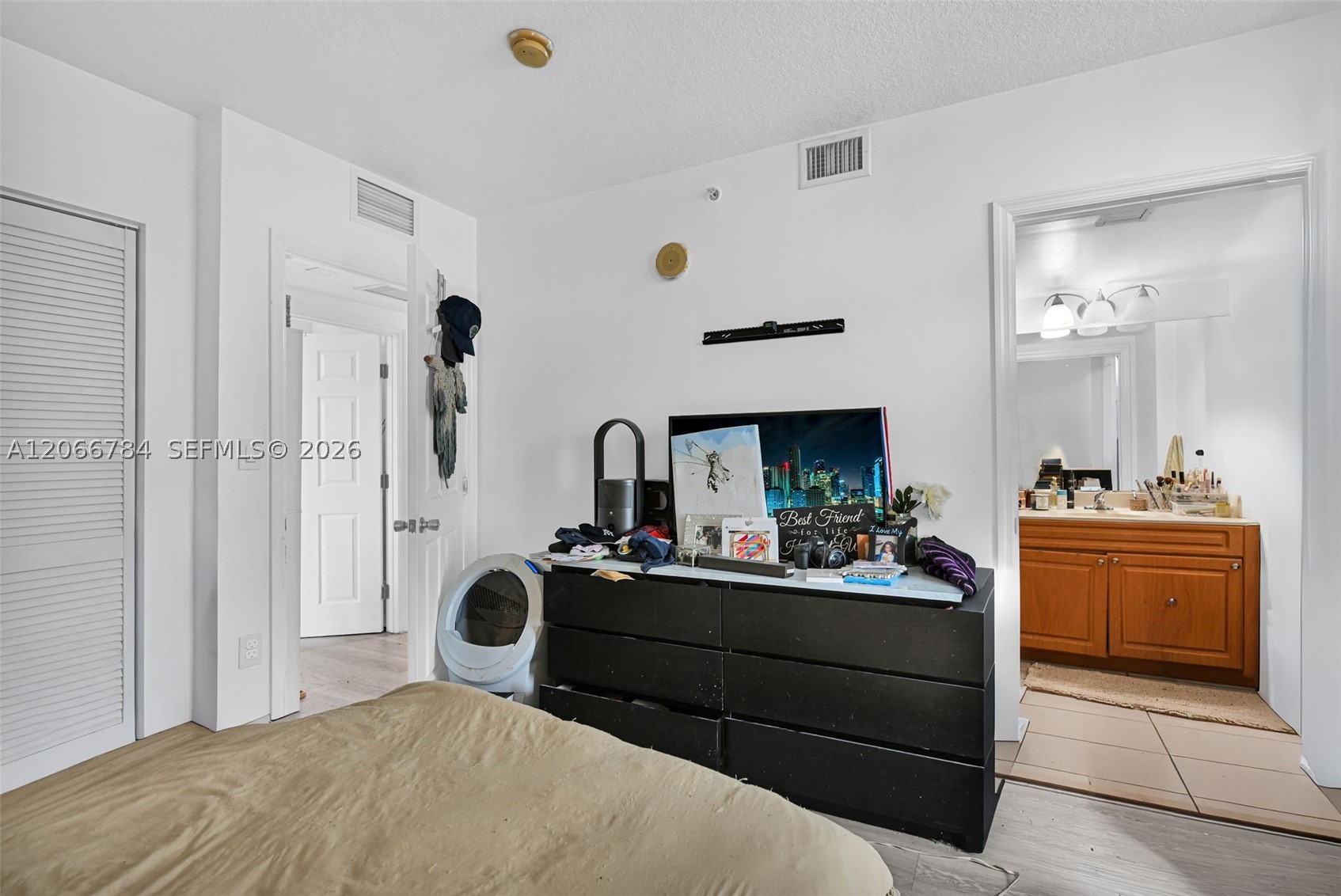 900 SW 8th St #908, Miami FL 33130