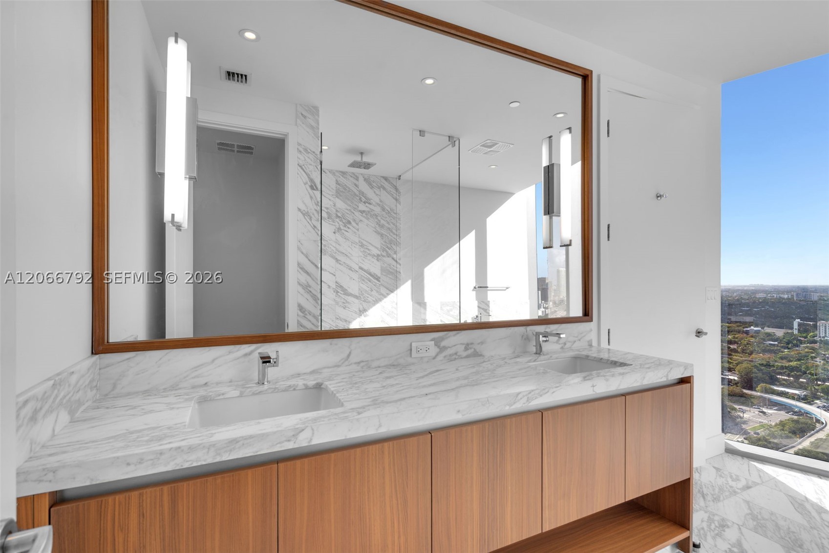 175 SE 25 RD #3003, Miami FL 33129