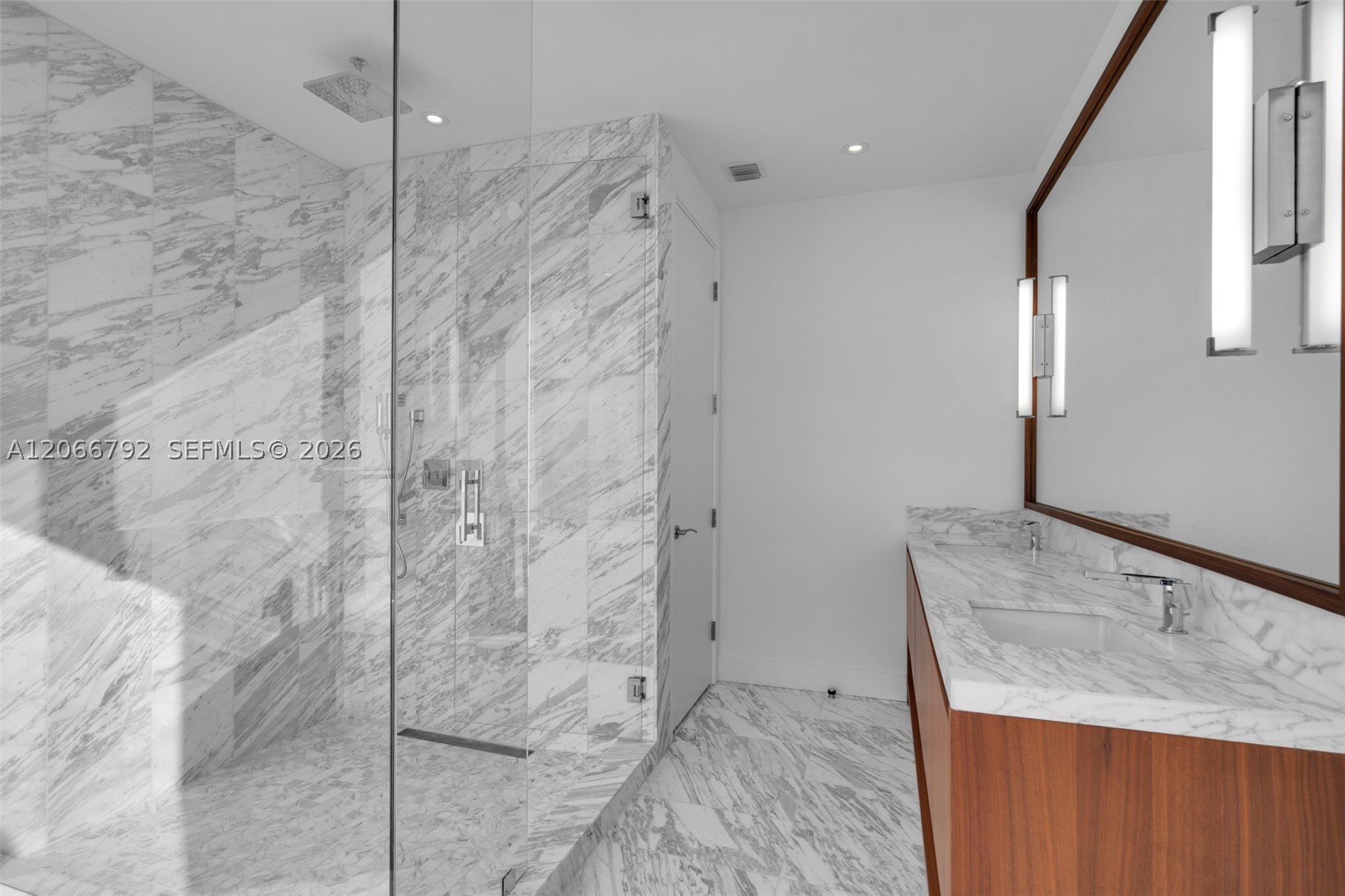175 SE 25 RD #3003, Miami FL 33129