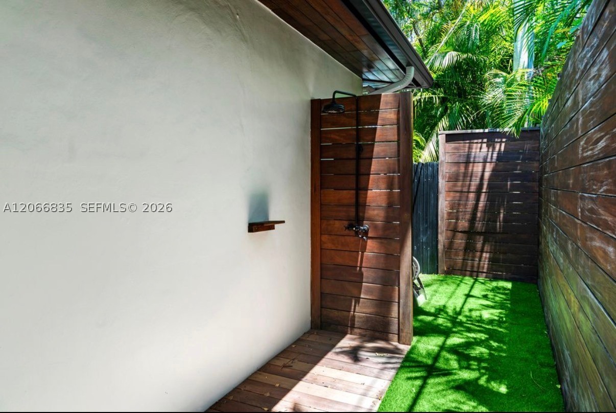 5711 Michelangelo St, Coral Gables FL 33146