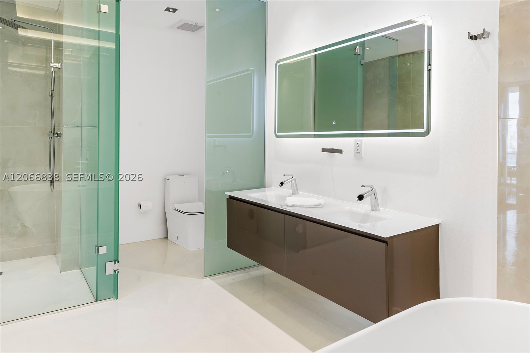 100 S Pointe Dr #2306, Miami Beach FL 33139
