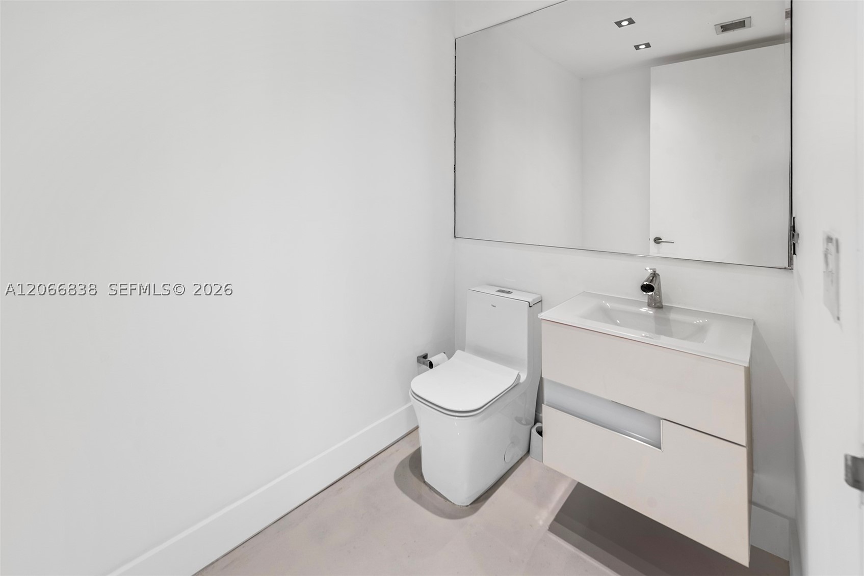 100 S Pointe Dr #2306, Miami Beach FL 33139