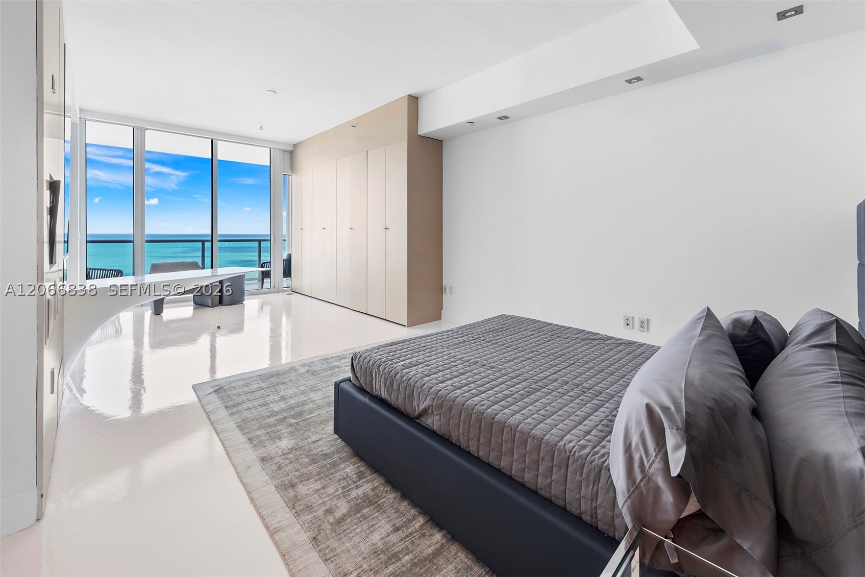 100 S Pointe Dr #2306, Miami Beach FL 33139