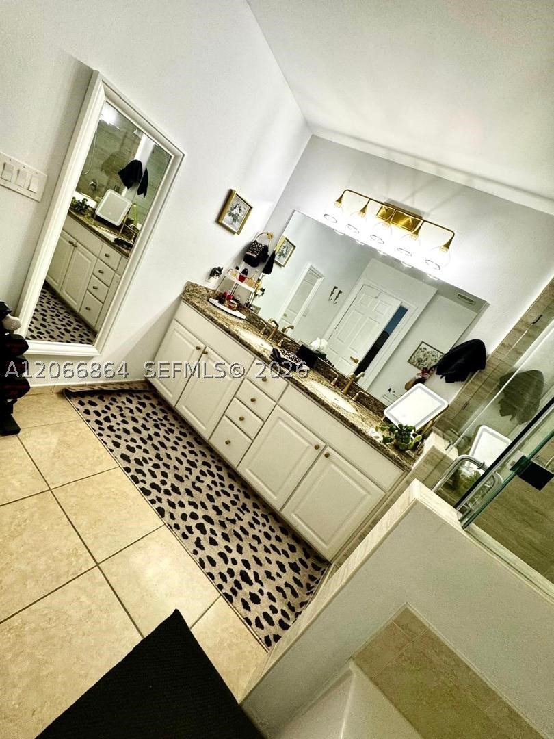 3001 NE 185th St #225, Aventura FL 33180