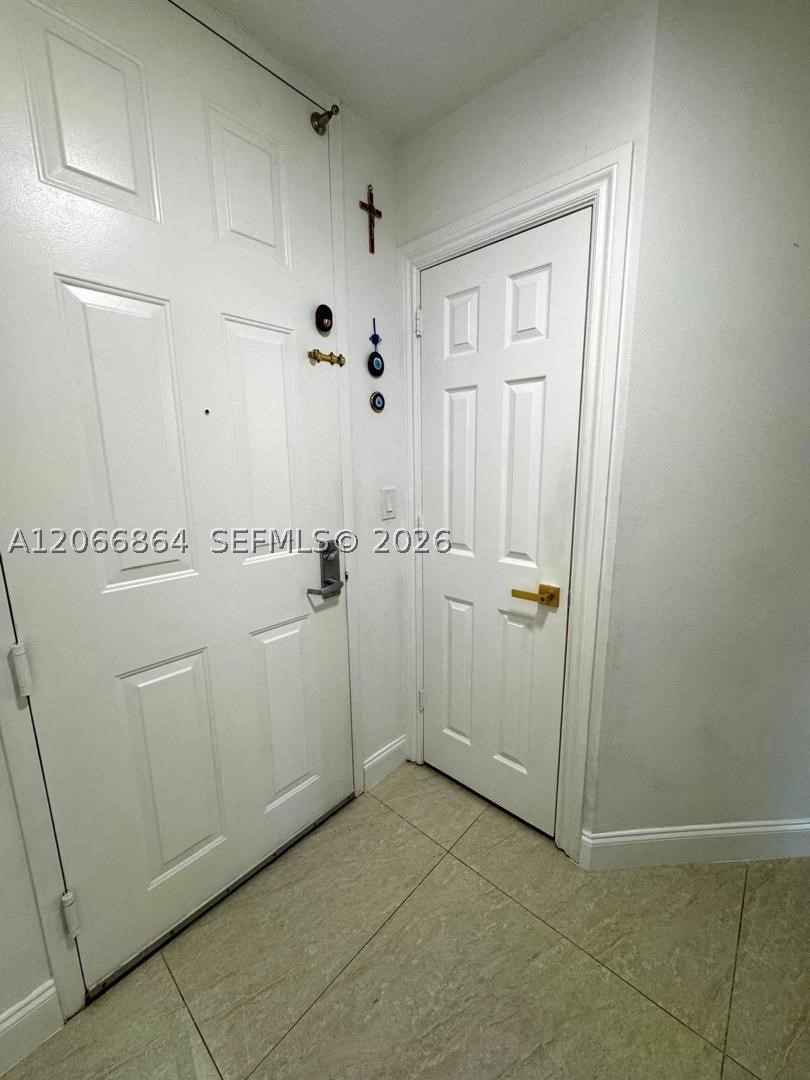 3001 NE 185th St #225, Aventura FL 33180