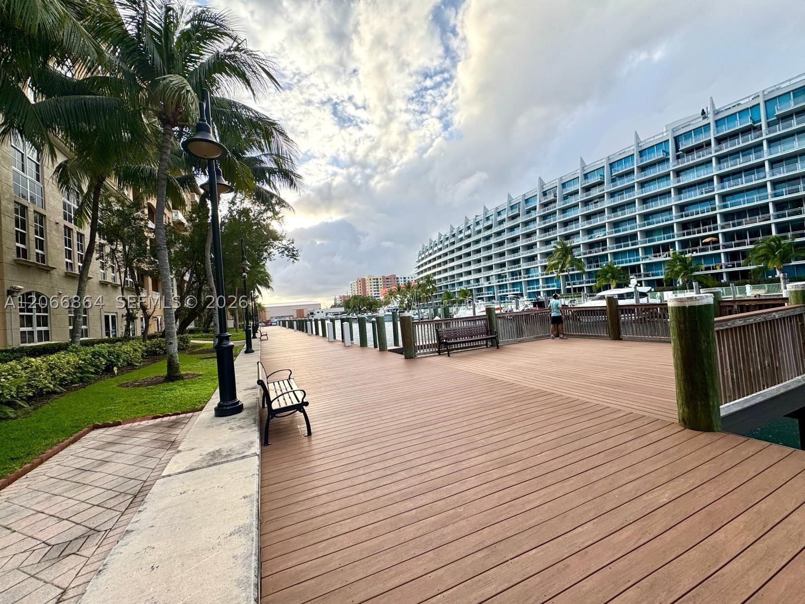 3001 NE 185th St #225, Aventura FL 33180