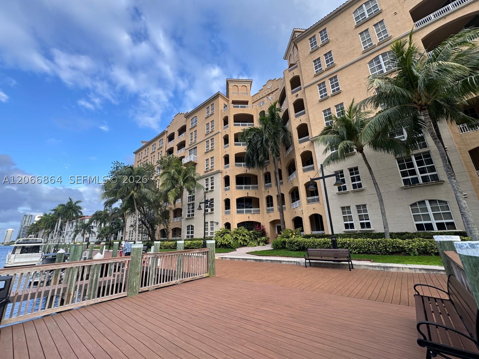 3001 NE 185th St #225, Aventura FL 33180