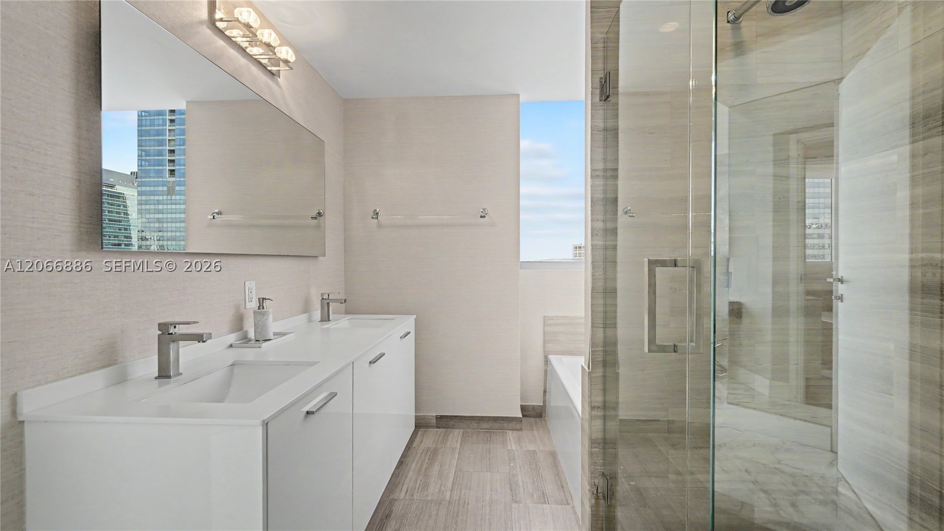 1300 Brickell Bay Dr #3102, Miami FL 33131