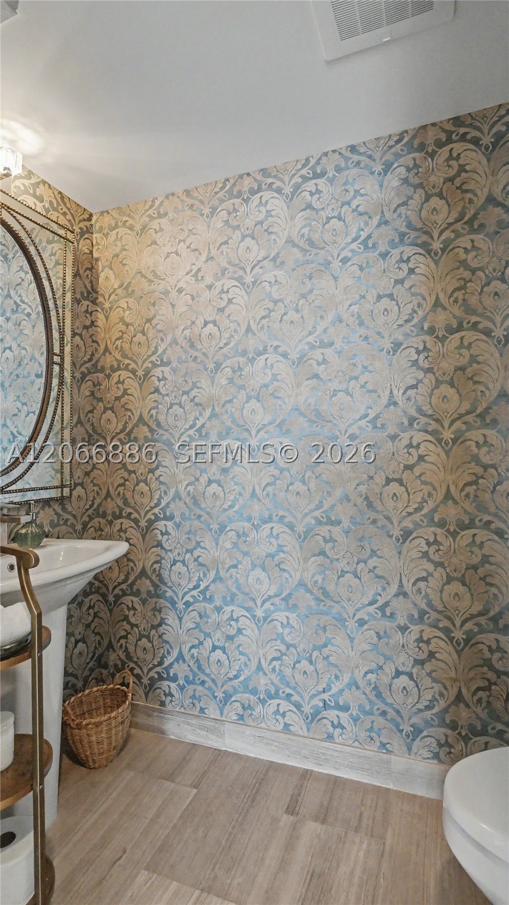 1300 Brickell Bay Dr #3102, Miami FL 33131