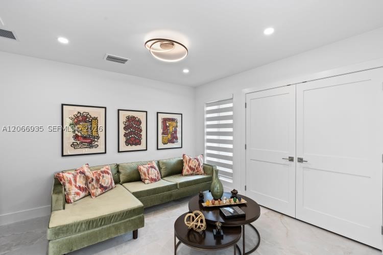 291 E Shore Dr E #0, Miami FL 33133