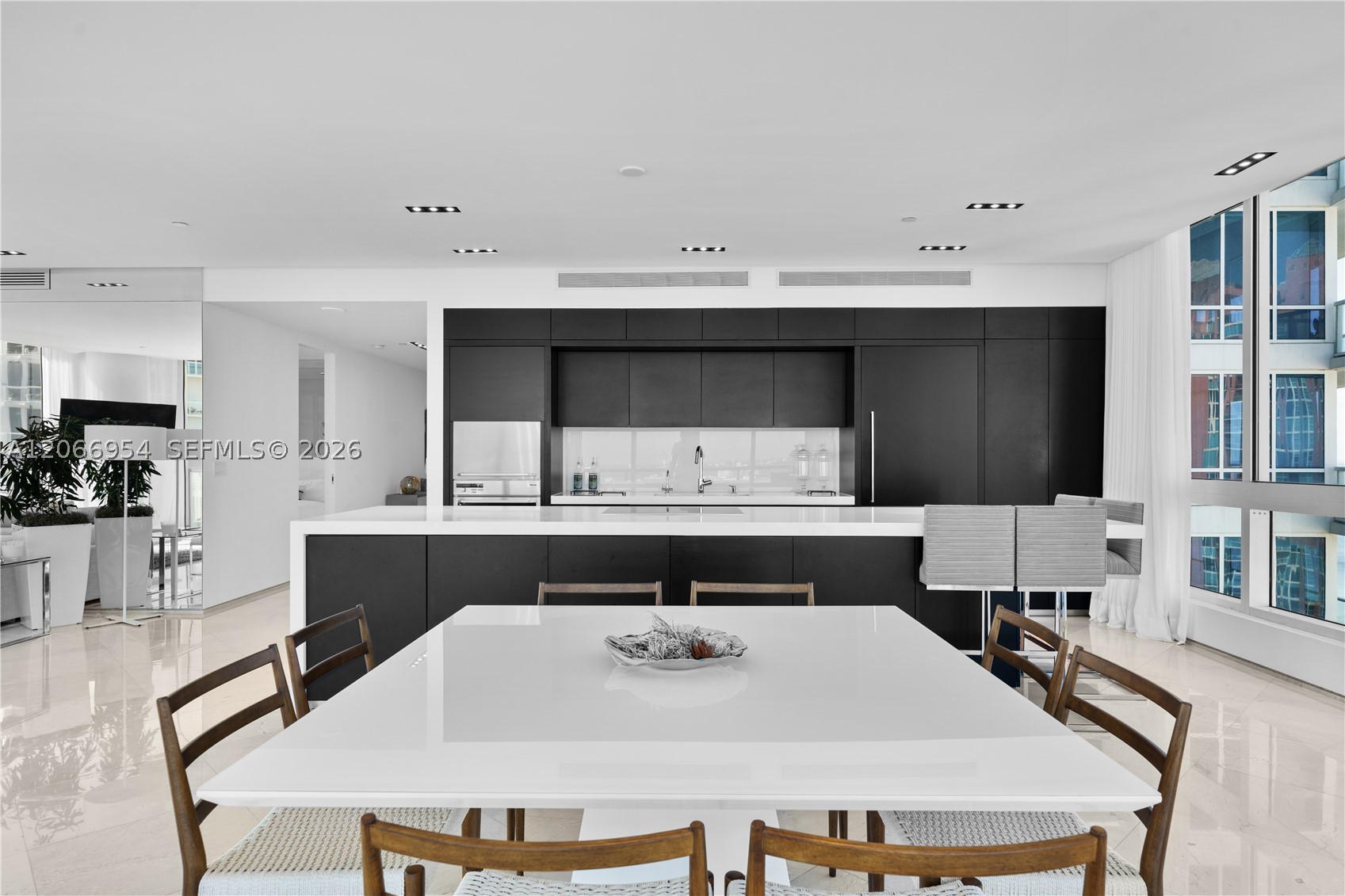 100 S Pointe Dr #3207, Miami Beach FL 33139