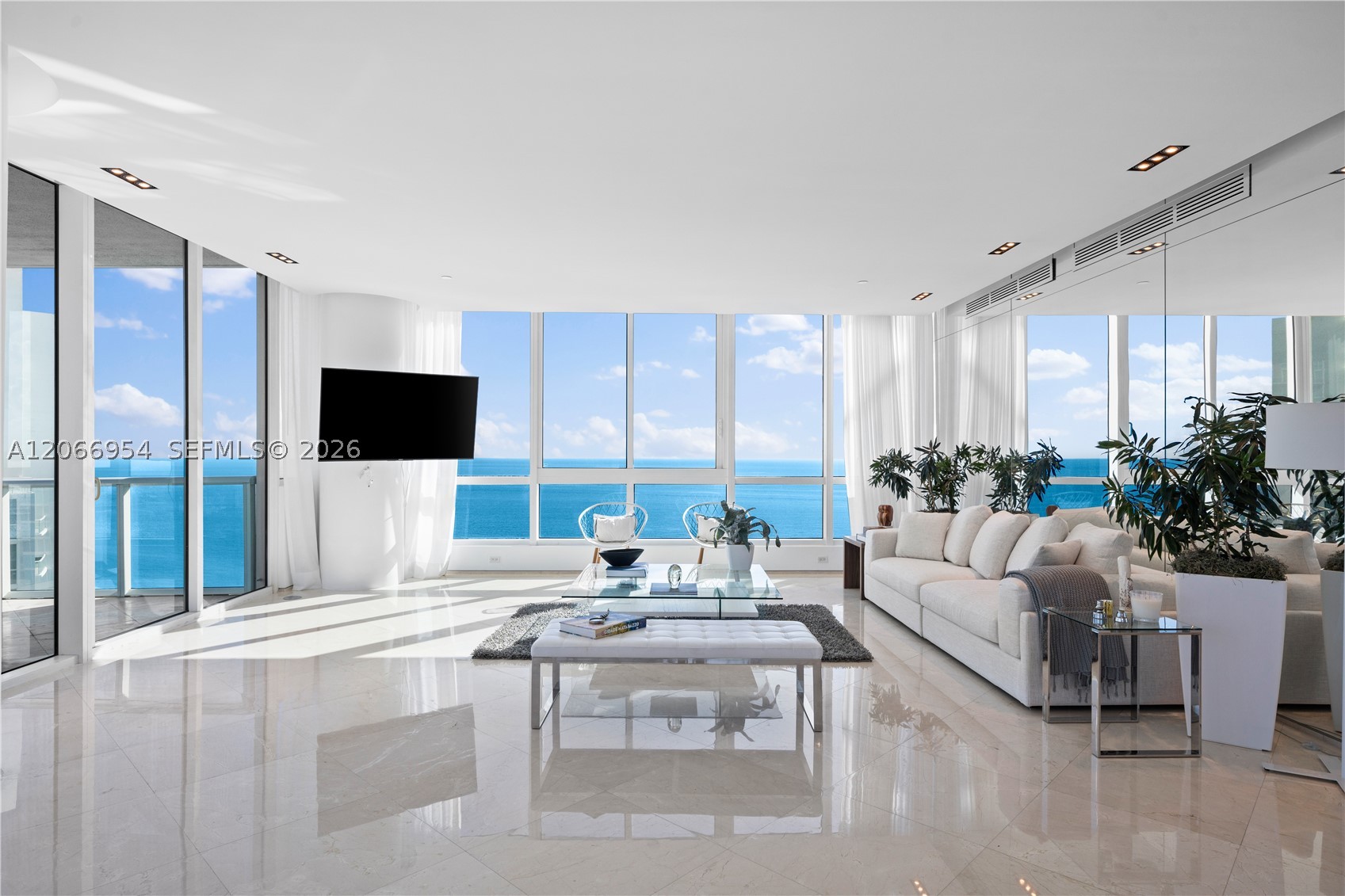100 S Pointe Dr #3207, Miami Beach FL 33139