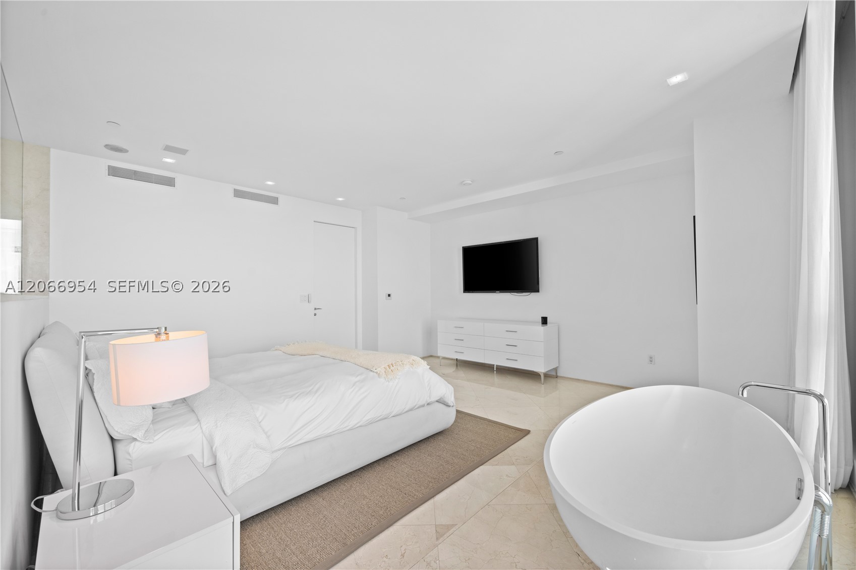 100 S Pointe Dr #3207, Miami Beach FL 33139